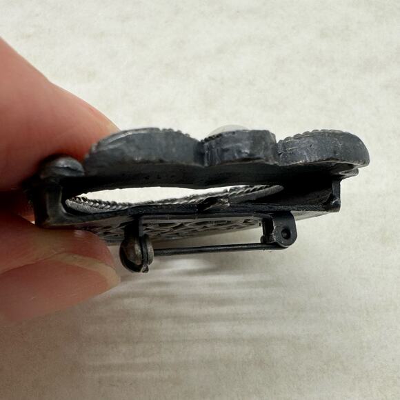 Vintage Brass Heart Shaped Filigree Brooch Pin with Faux Pearl Photo Insert Gray - Picture 7 of 9